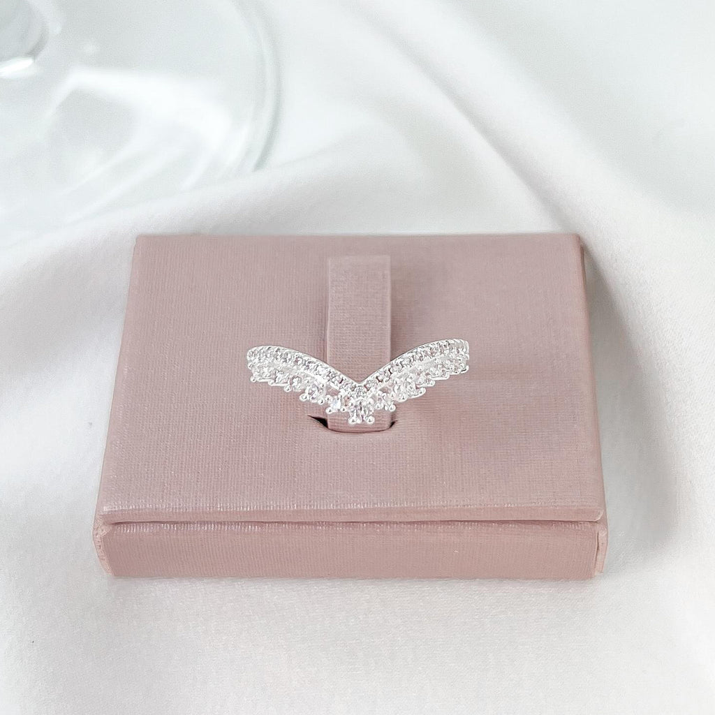 Livia V Ring